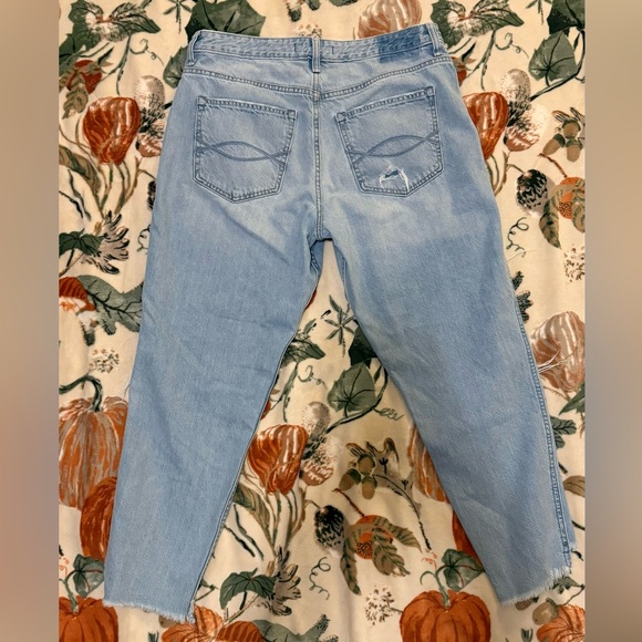Women’s Abercrombie & Fitch high rise mom jeans signature collection - Picture 9 of 11